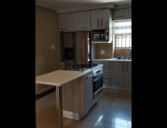 4 BEDROOM HOUSE FOR SALE IN ROSSLYN